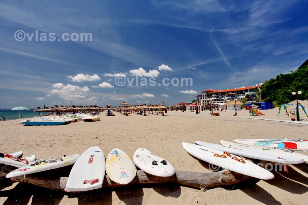 http://dev.unihome.bg/medias/article/medium/20/beach-sveti-vlas-11.jpg